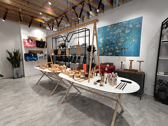 一带一路进口商品展示交易分拨中心 内部图 (2).JPG