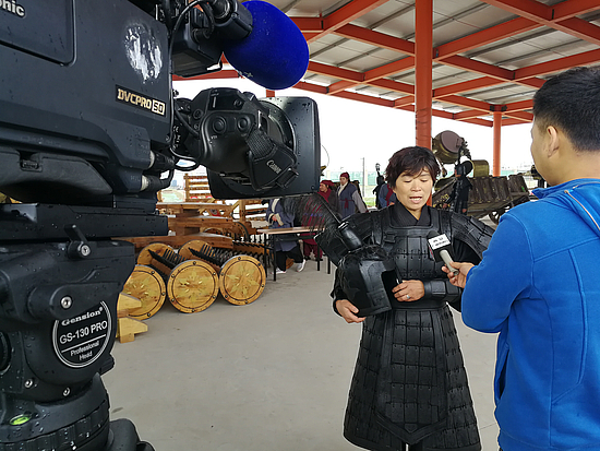 实现就业的贫困户蜜蜂受到媒体关注.jpg