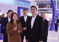 杨仁华到第七届丝博会展区巡馆参观