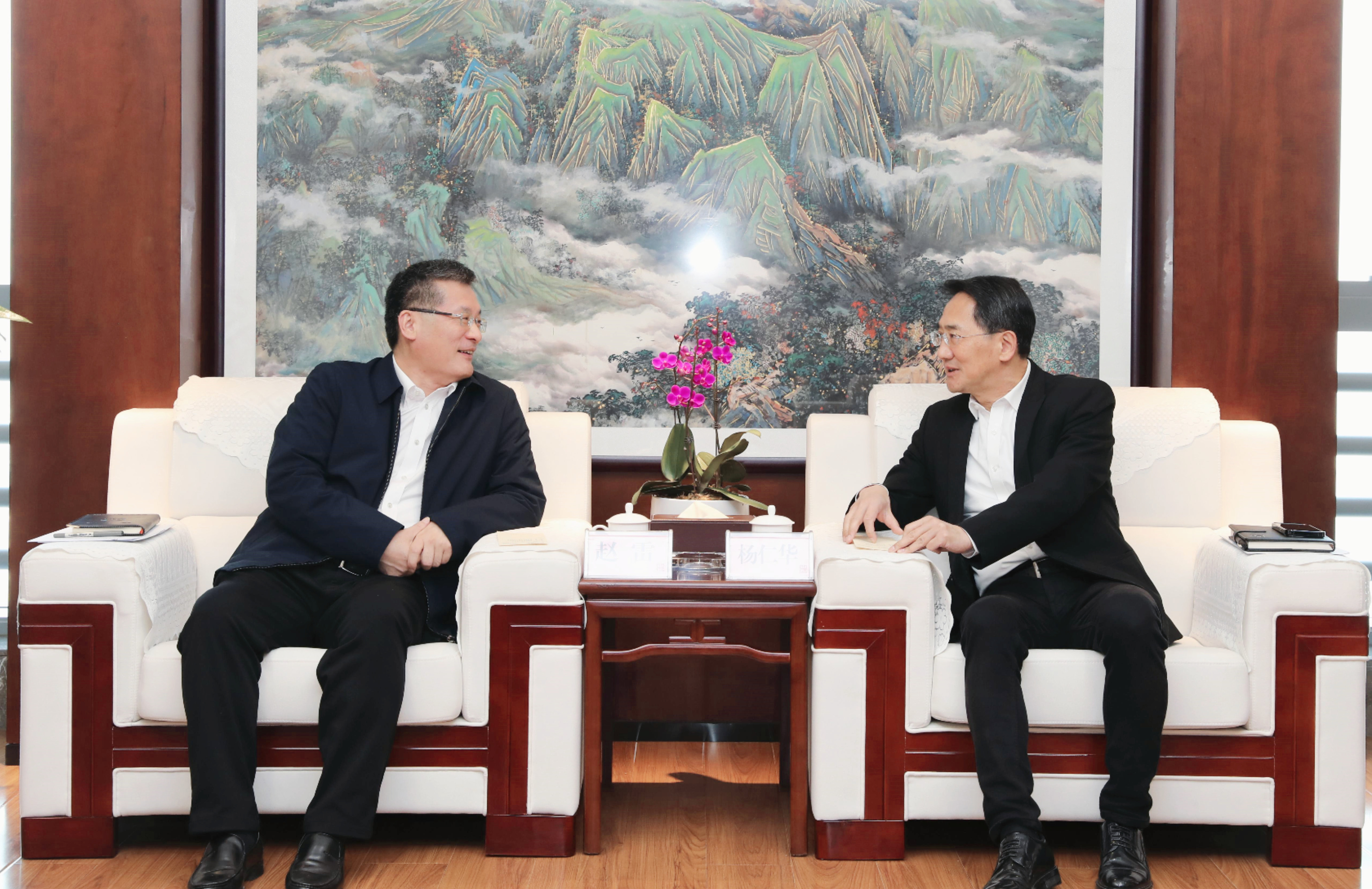 杨仁华会见市中院党组书记、院长赵雷一行