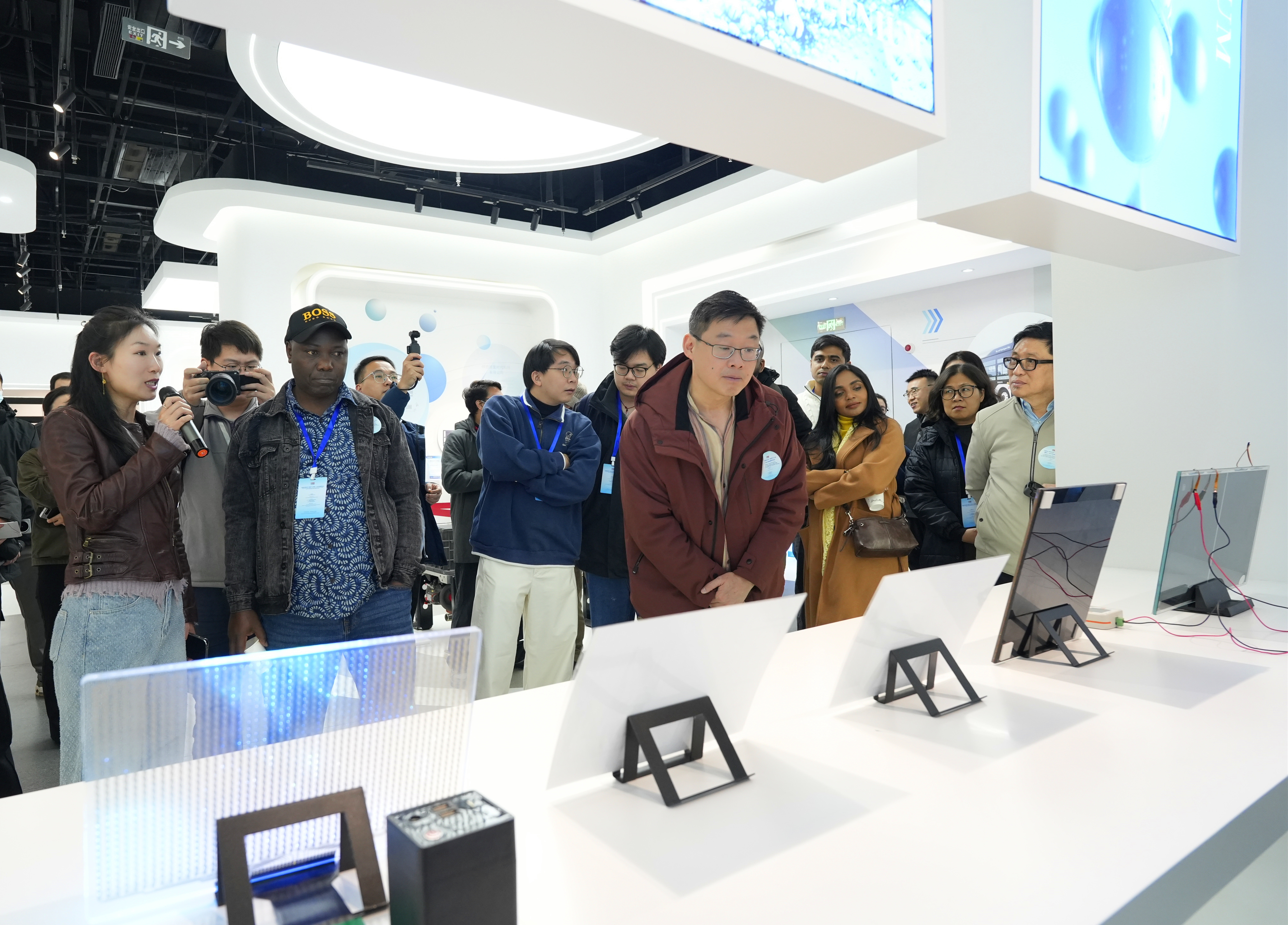 全球南方国家媒体走进西咸新区 探秘氢能产业蓬勃活力