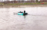 科技赋能河道管理 能源金贸区无人清洁船“上岗”