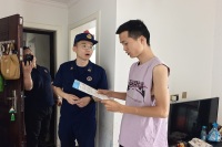 西咸新区消防救援支队联合社区开展“敲门入户”消防安全宣传