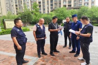 西咸新区消防救援支队联合社区开展“敲门入户”消防安全宣传