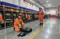 西咸新区消防救援支队建章路消防救援站开展正压式氧气呼吸器“五知一能”专项训练