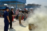 西咸新区消防救援支队底张街道消防所联合永和路小型站深入建设工地开展消防演练