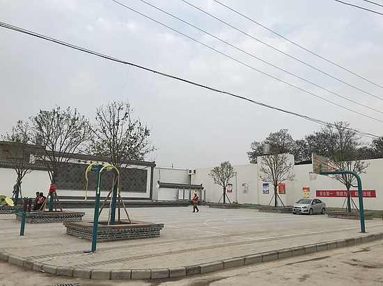 新修建的文化广场 (1).jpg 新修建的文化广场 (1).jpg