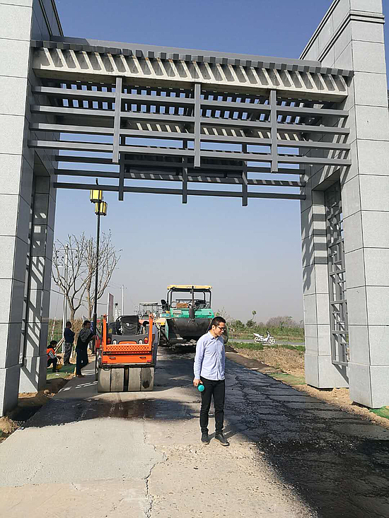 村口新建牌楼.jpg 村口新建牌楼.jpg