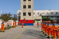 西咸新区消防救援支队建章路消防救援站开展绳索攀爬训练