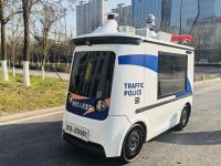 全省首辆！西咸交警无人巡查车上岗，24小时智能守护道路平安