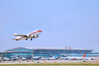 陕西日报头版刊发《航空运输业助力“陕西智造”抢占国际市场先机——续写“空中丝路”新传奇》