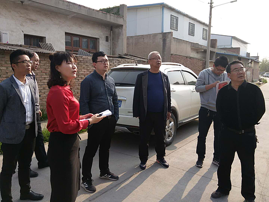 检查组先后深入地质灾害隐患点，对隐患点的规模现状、发育情况、群测群防人员配备等进行督导核查。.jpg